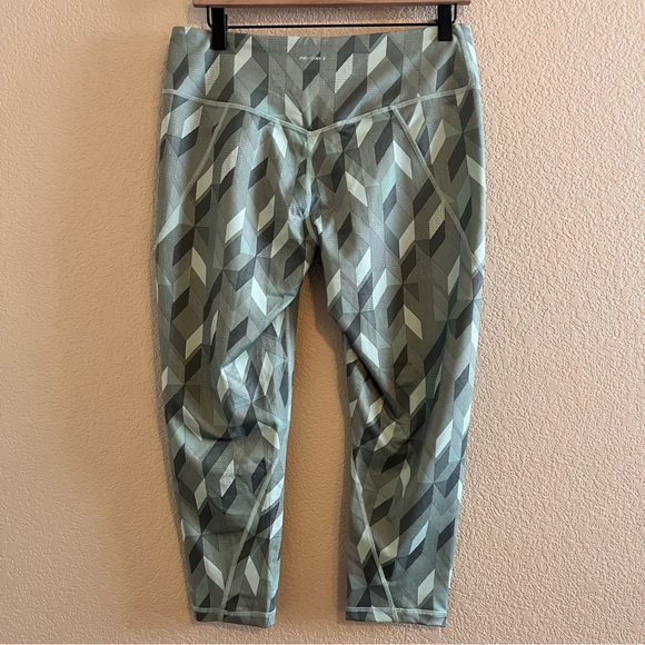 Patagonia 3/4 Length Compression Running Training Tights Green Size Large - Picture 6 of 9